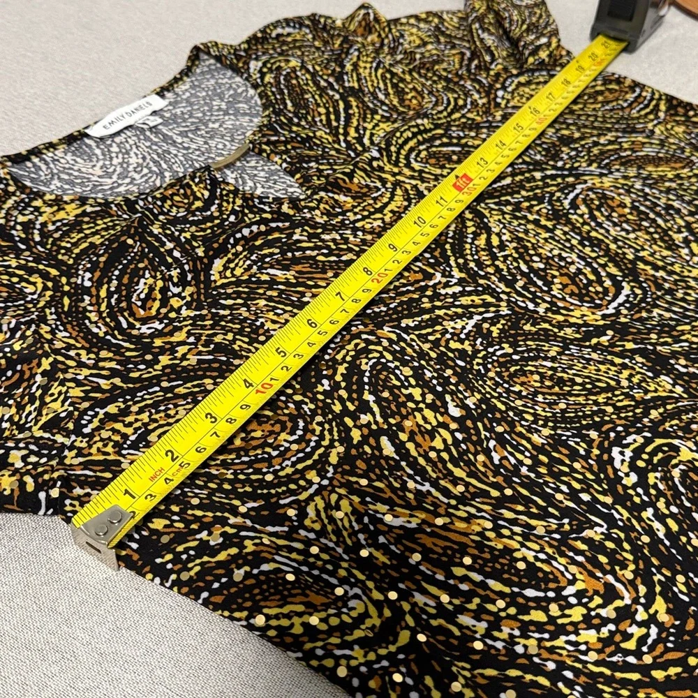 Emily Daniel’s Elegant Brown and Gold Swirl Tunic Top SZPM. - Picture 7 of 14